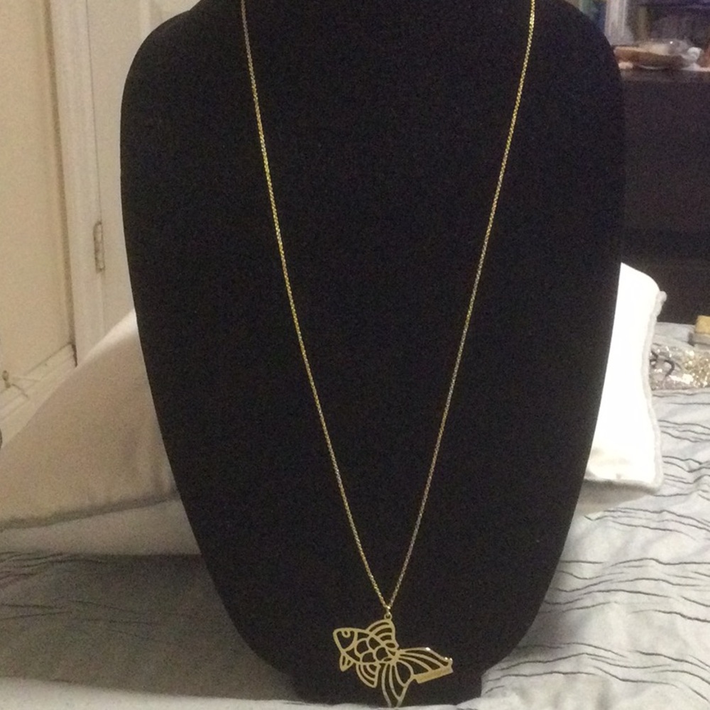 Elegant Gold Fish Pendant Necklace